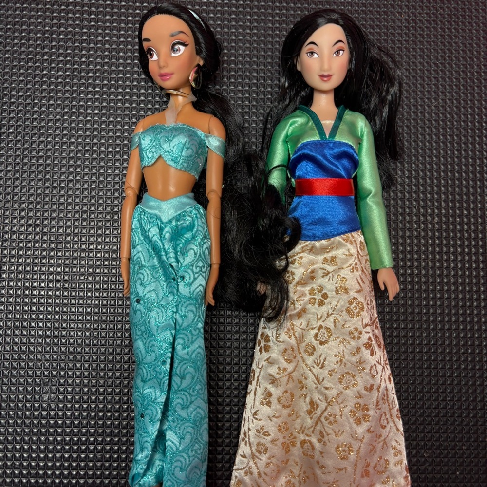 Set of Two Disney Princess Dolls Jasmine and Mulan